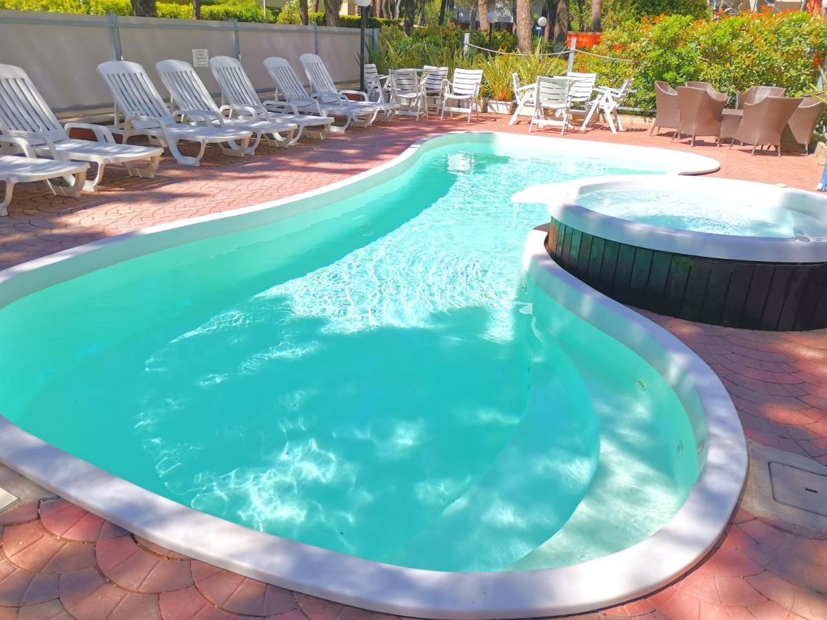 Hotel Monaco - Parcheggio Incluso Min 2 Gg Milano Marittima Bagian luar foto