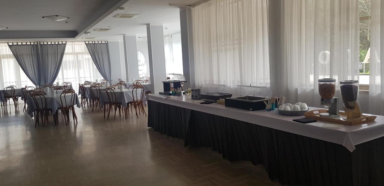 Hotel Monaco - Parcheggio Incluso Min 2 Gg Milano Marittima Bagian luar foto