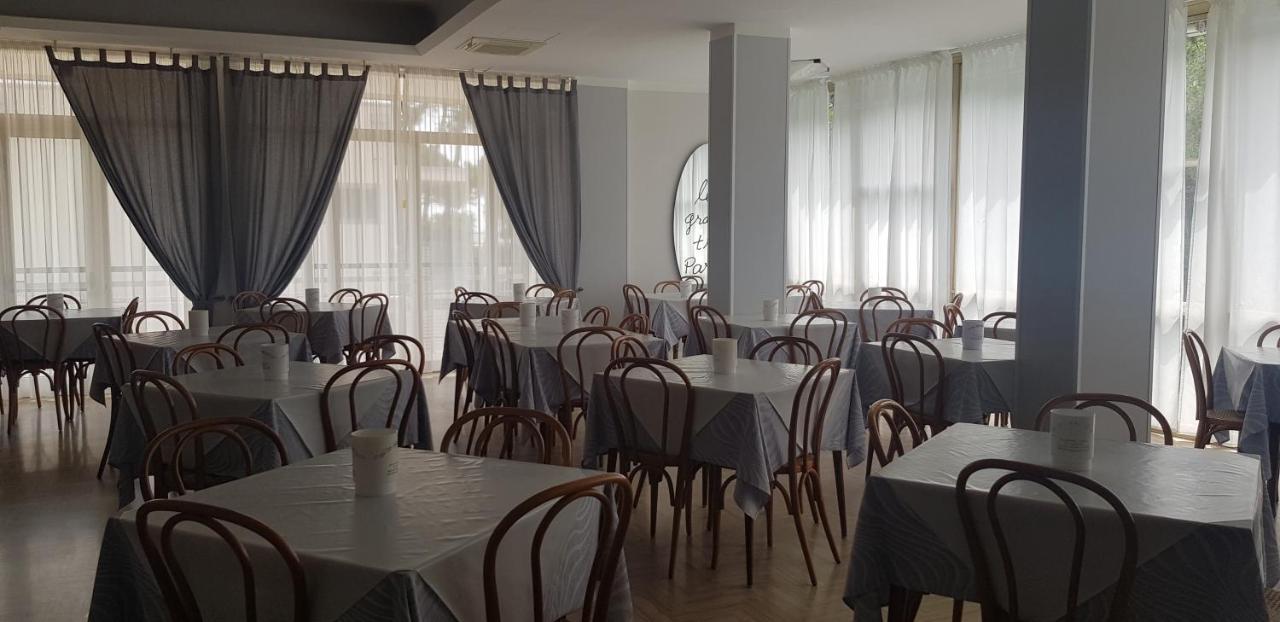 Hotel Monaco - Parcheggio Incluso Min 2 Gg Milano Marittima Bagian luar foto