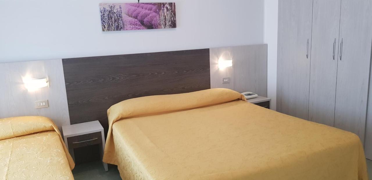 Hotel Monaco - Parcheggio Incluso Min 2 Gg Milano Marittima Bagian luar foto