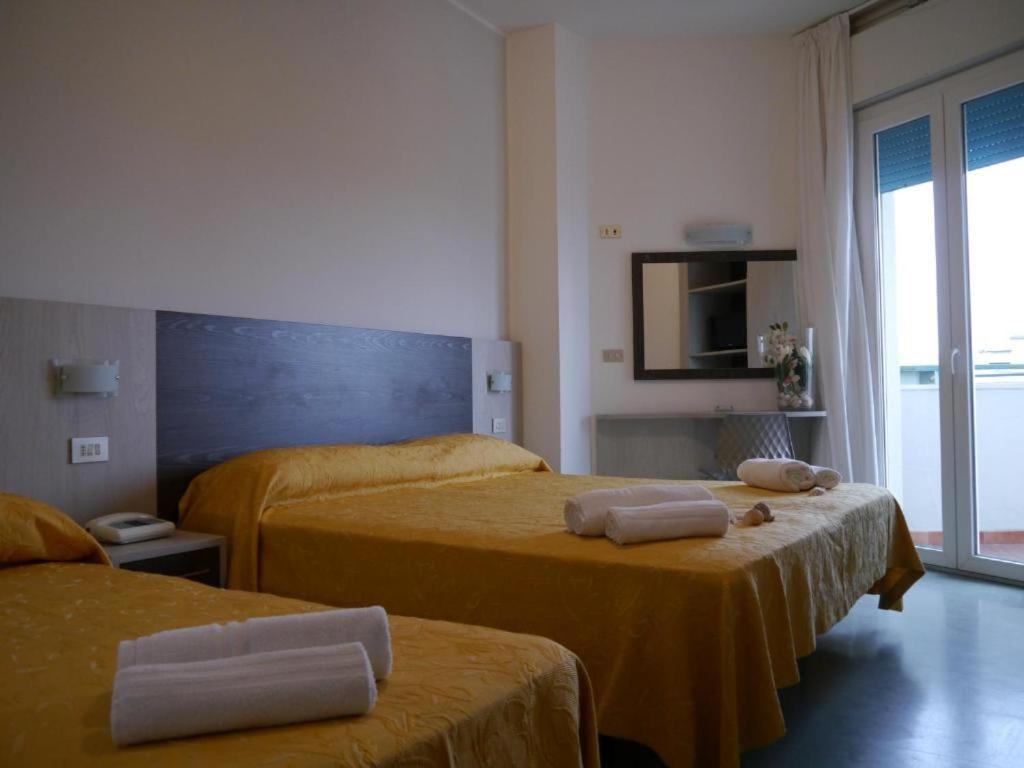 Hotel Monaco - Parcheggio Incluso Min 2 Gg Milano Marittima Bagian luar foto