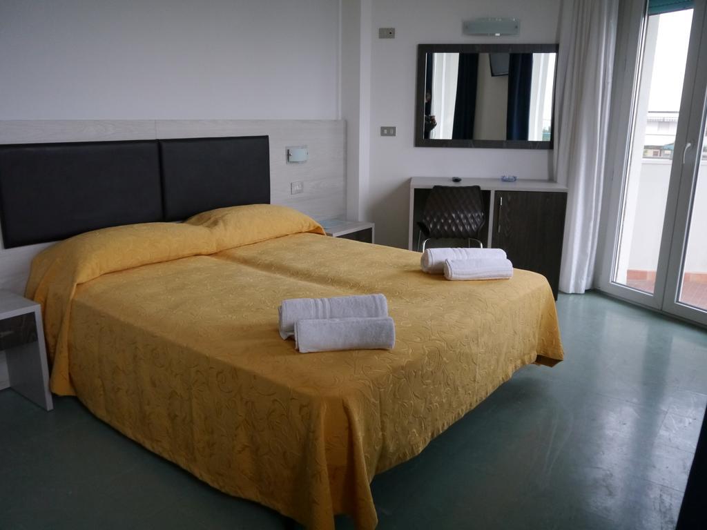 Hotel Monaco - Parcheggio Incluso Min 2 Gg Milano Marittima Bagian luar foto