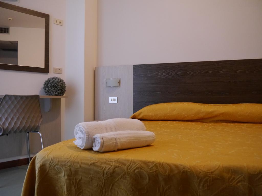 Hotel Monaco - Parcheggio Incluso Min 2 Gg Milano Marittima Bagian luar foto