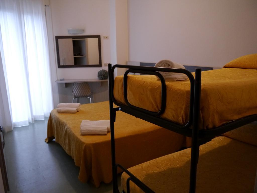 Hotel Monaco - Parcheggio Incluso Min 2 Gg Milano Marittima Bagian luar foto