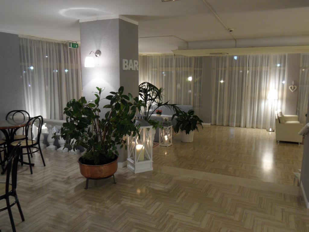 Hotel Monaco - Parcheggio Incluso Min 2 Gg Milano Marittima Bagian luar foto