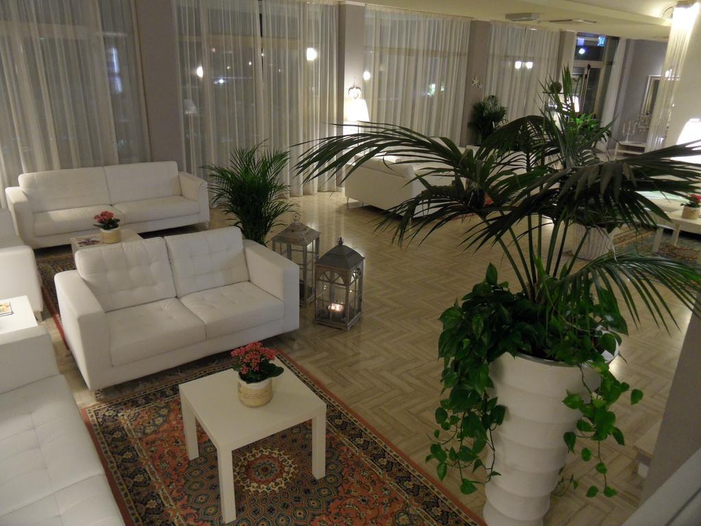 Hotel Monaco - Parcheggio Incluso Min 2 Gg Milano Marittima Bagian luar foto