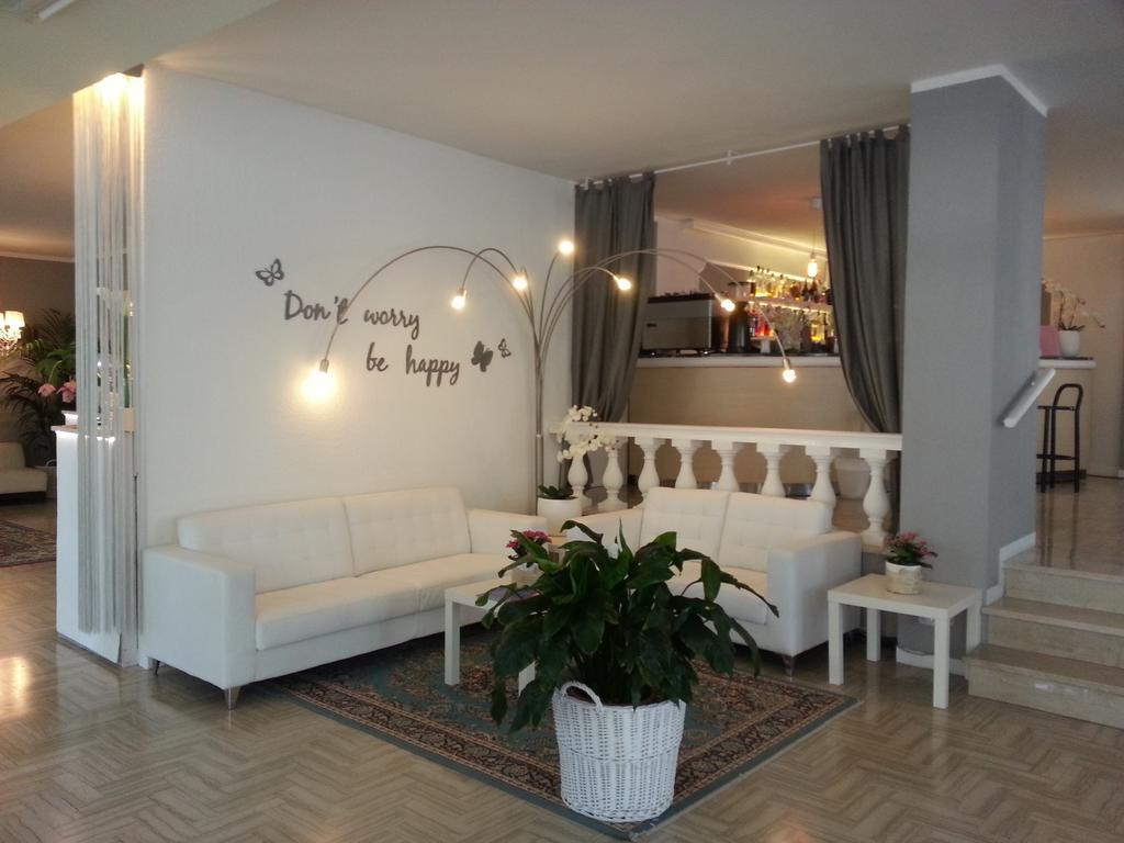 Hotel Monaco - Parcheggio Incluso Min 2 Gg Milano Marittima Bagian luar foto