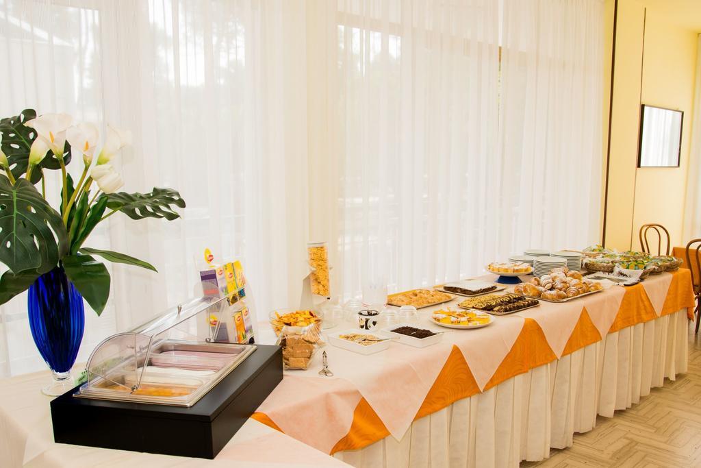 Hotel Monaco - Parcheggio Incluso Min 2 Gg Milano Marittima Bagian luar foto